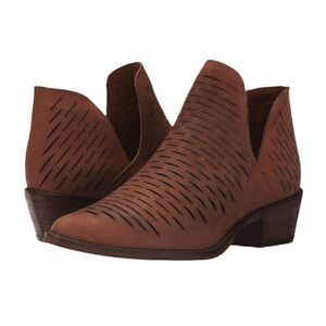 Steve Madden Arowe Ankle length Booties Western Inspired